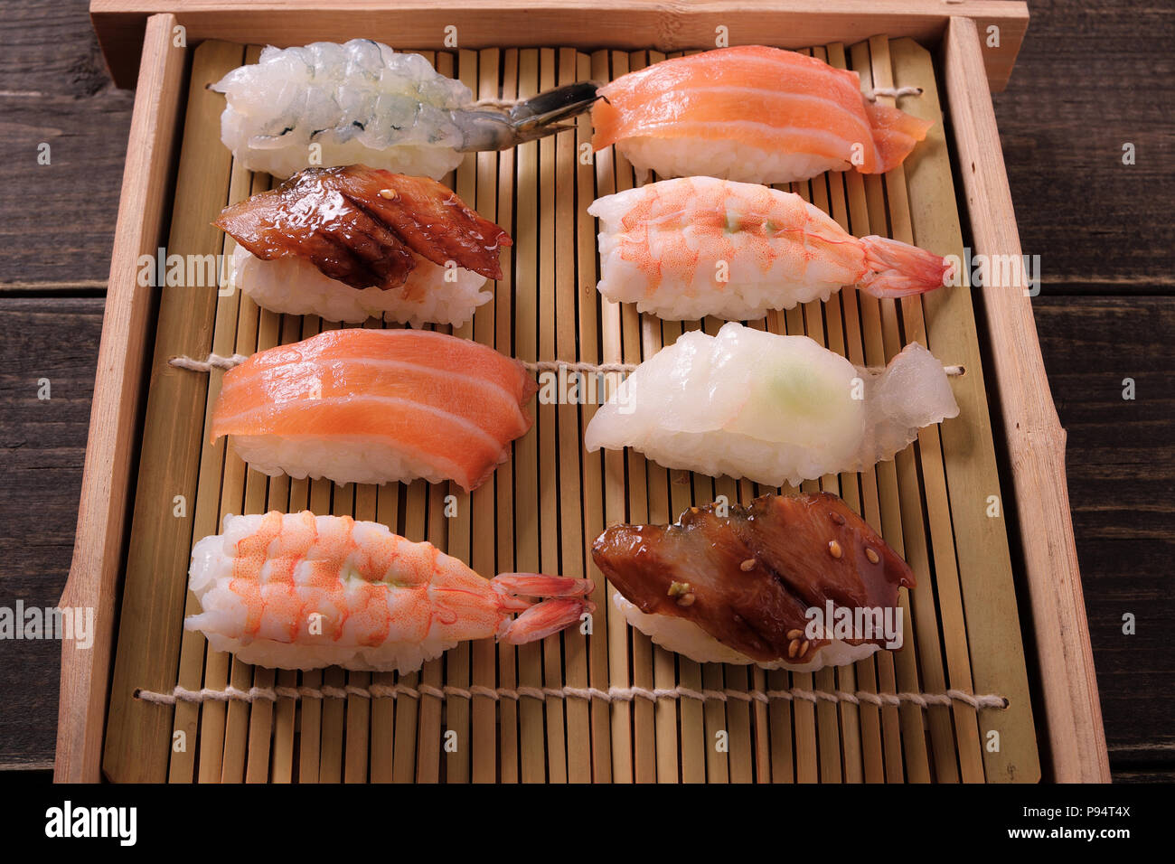 Box Fach sortiert Sushi zum Mitnehmen Stockfoto