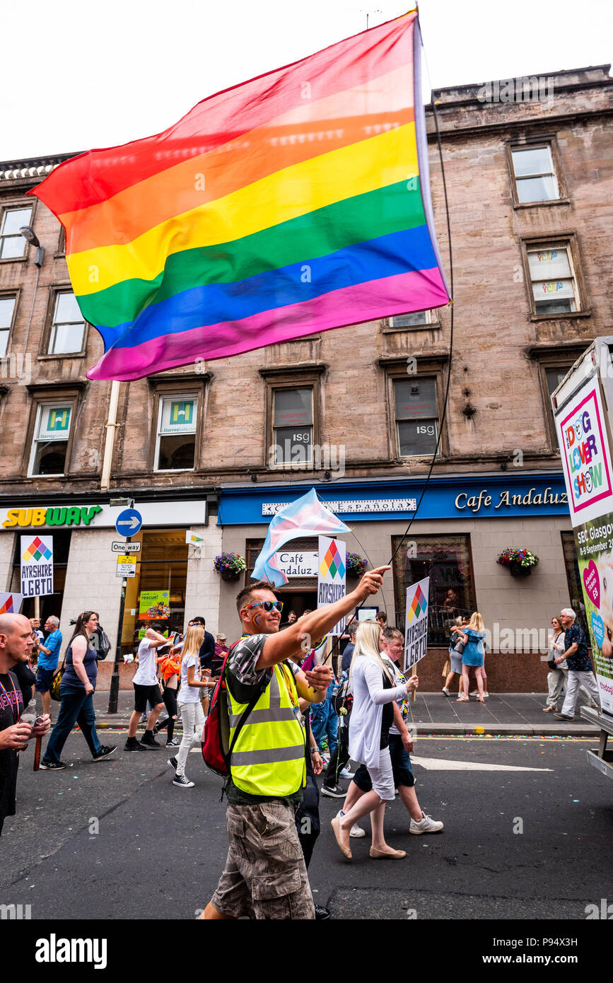 Glasgow, UK. Sa 14 Juli 2018. Die Teilnehmer an der Glasgow jährliche Pride Parade März LGBTI-Feier über George Square im Zentrum der Stadt. Credit: Andy Catlin/Alamy leben Nachrichten Stockfoto