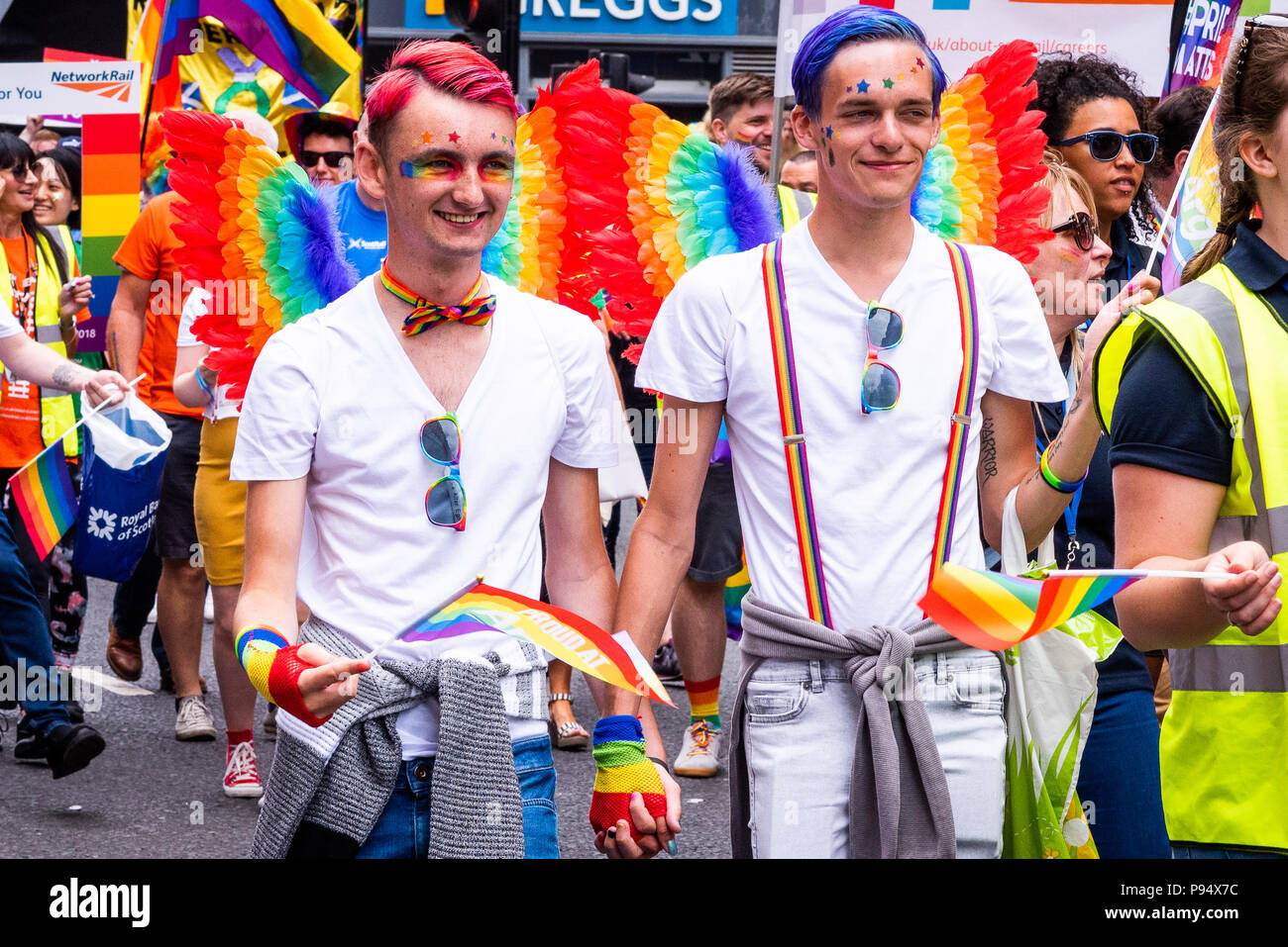 Glasgow, UK. Sa 14 Juli 2018. Die Teilnehmer an der Glasgow jährliche Pride Parade März LGBTI-Feier über George Square im Zentrum der Stadt. Credit: Andy Catlin/Alamy leben Nachrichten Stockfoto