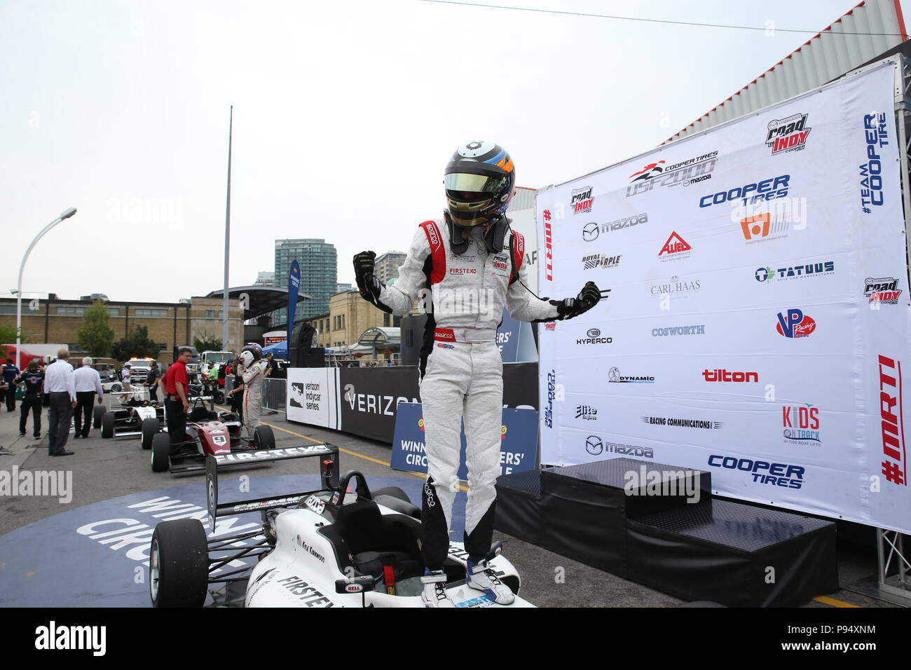 Toronto, Kanada, 14. Juli 2018. Tag 2 Am honda Indy in Toronto, Ontario, Kanada. USF 2000 1. Rennen endete mit Kyle Kirkwood (8) als Erster die Ziellinie überquert, Dakota Dickerson (9) 2. und Kaylen Frederick (24) 3. Kyle Kirkwood weiterhin die Schaltung mit 217 Punkten zu dominieren. Lukas Durda/Alamy leben Nachrichten Stockfoto Toronto, Kanada, 14. Juli 2018. Tag 2 Am honda Indy in Toronto, Ontario, Kanada. USF 2000 1. Rennen endete mit Kyle Kirkwood (8) als Erster die Ziellinie überquert, Dakota Dickerson (9) 2. und Kaylen Frederick (24) 3. Kyle Kirkwood weiterhin die Schaltung mit 217 Punkten zu dominieren. Lukas Durda/Alamy leben Nachrichten Stockfoto