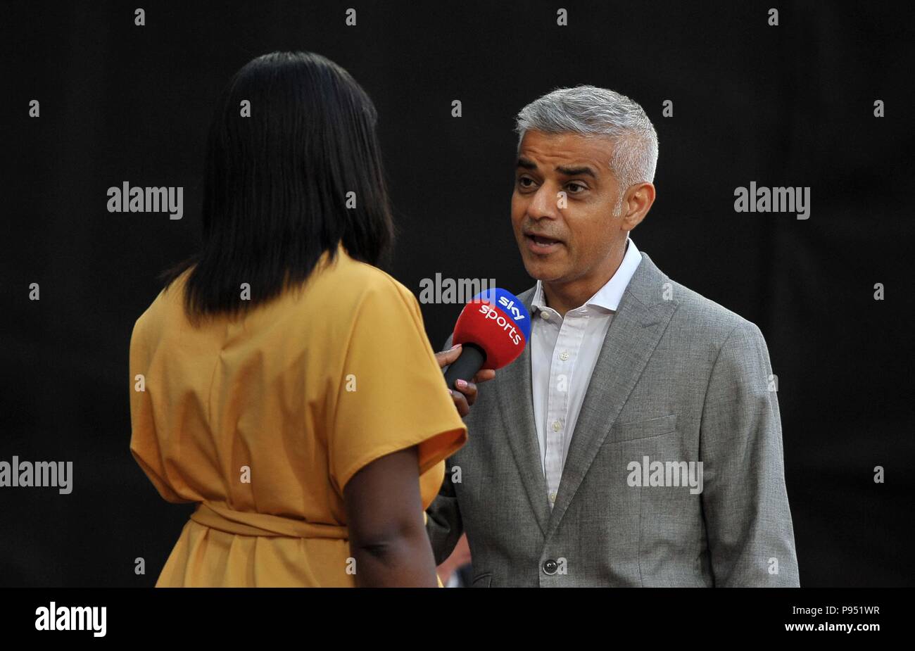 Sadiq Khan, Bürgermeister von London gibt ein Interview von Sky Sports YV. Leichtathletik-WM. London Olympiastadion. Stratford. London. Auf "OK". 14.07.2018. Stockfoto