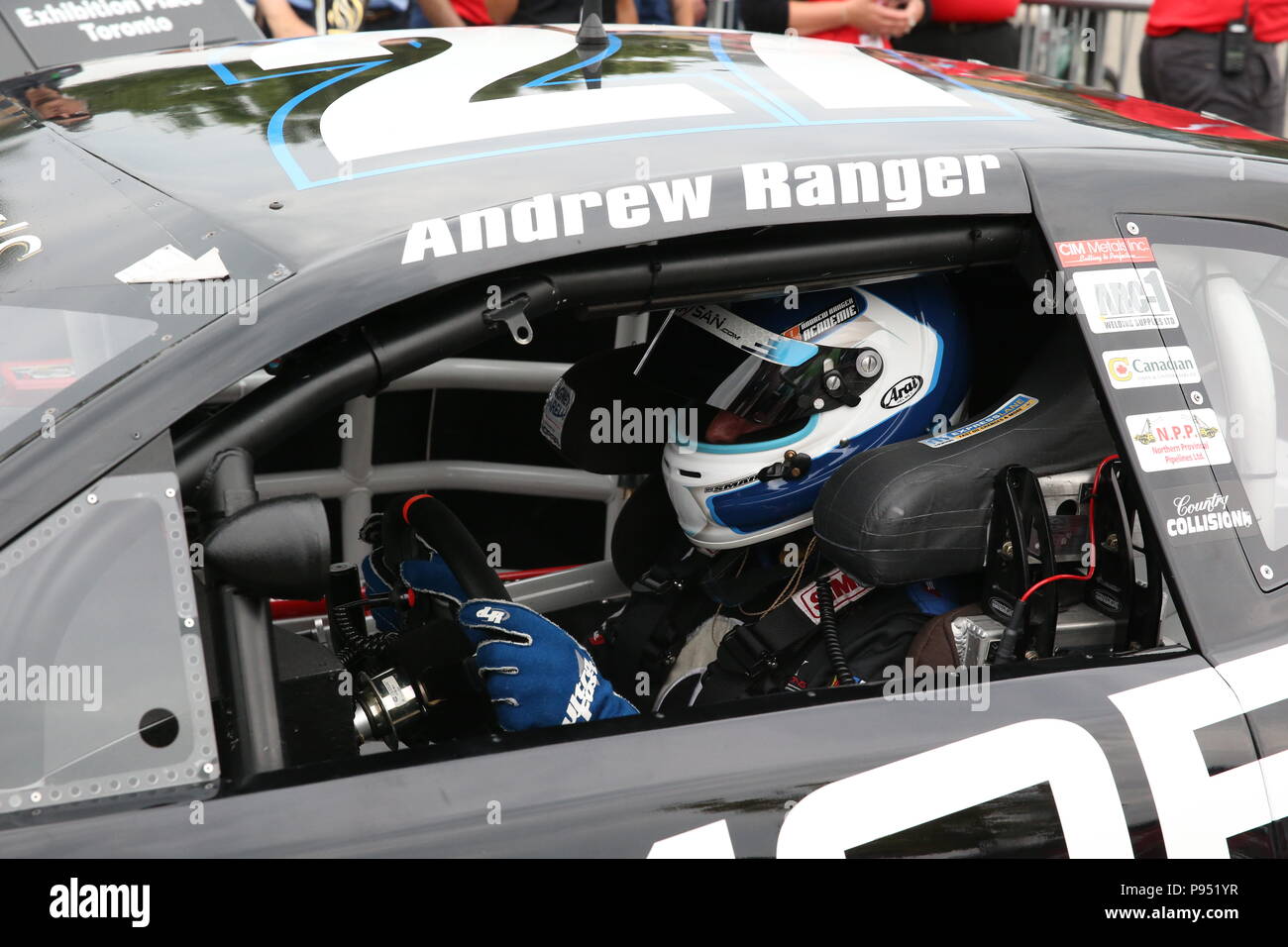 Tag 2 Am honda Indy in Toronto, Ontario, Kanada. Die NASCAR Pinty ist die Bühne in eine Schlacht zwischen Alex Tagliani (27) und Andrew Granger (18) am Ende Granger den Sieg nahm als Tagliani hatten Mühe auf der letzten Runde. Alex Tagliani sagte nach dem Rennen: "Ich war einfach nur hoffen, dass mein Auto machen würde, um die Ziellinie" j.f Dumoulin (4) 3 fertige Rd. Lukas Durda/Alamy leben Nachrichten Stockfoto Tag 2 Am honda Indy in Toronto, Ontario, Kanada. Die NASCAR Pinty ist die Bühne in eine Schlacht zwischen Alex Tagliani (27) und Andrew Granger (18) am Ende Granger den Sieg nahm als Tagliani hatten Mühe auf der letzten Runde. Alex Tagliani sagte nach dem Rennen: "Ich war einfach nur hoffen, dass mein Auto machen würde, um die Ziellinie" j.f Dumoulin (4) 3 fertige Rd. Lukas Durda/Alamy leben Nachrichten Stockfoto