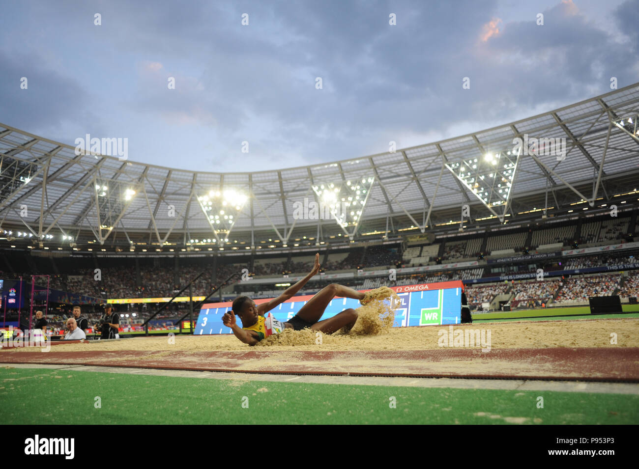 London, Großbritannien. 14. Juli 2018. Die Eröffnungs-Leichtathletik-WM beginnt an der Londoner Stadion. Tissanna Hickling von Jamaika sichert die Bronzemedaille in der Lange der Frauen springen mit einem Sprung von 6.47. Credit: Nigel Bramley/Alamy leben Nachrichten Stockfoto