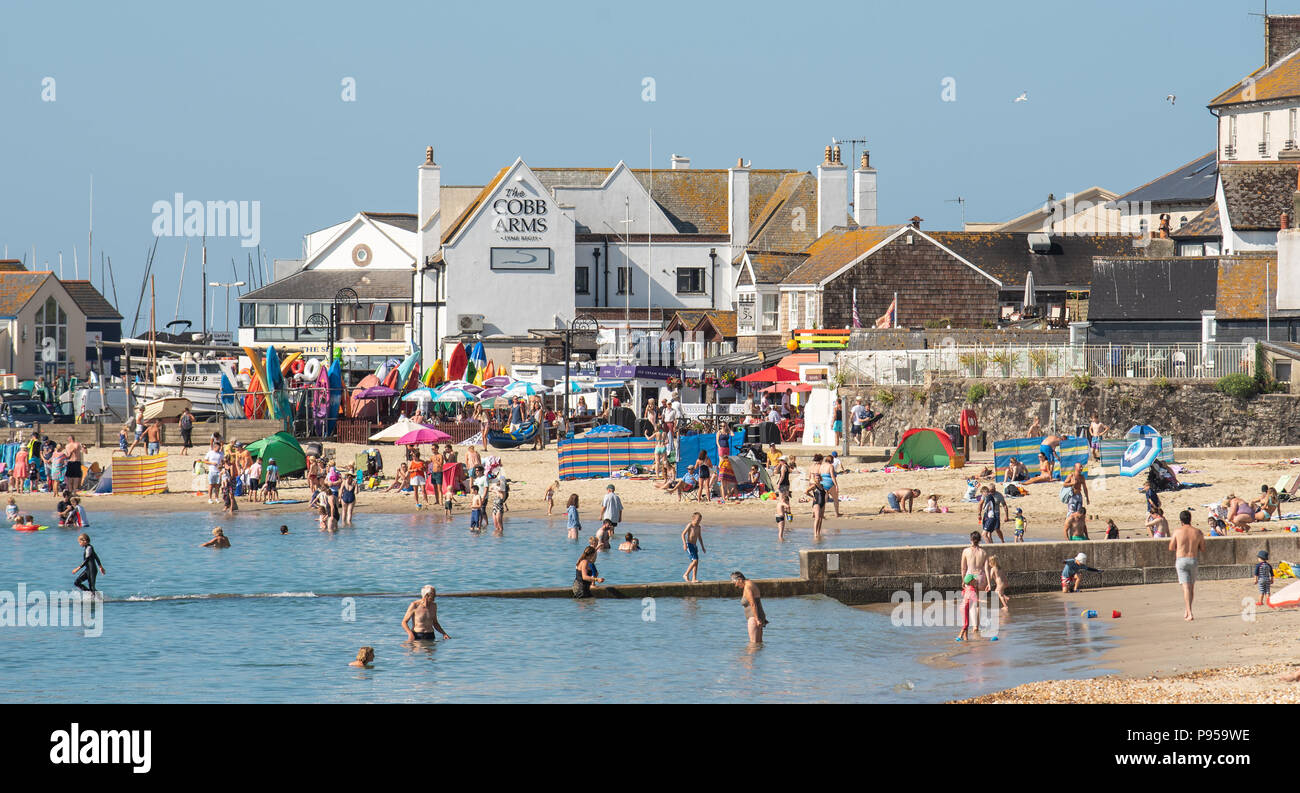 Lyme Regis, Dorset, Großbritannien. 15. Juli 2018. UK Wetter: Sehr heiß und sonnig St. Swithin's Day in Lyme Regis. Ein weiterer sprudelnden heißen Morgen in Lyme Regis. Die glühend heiße Temperaturen sind die Temperaturen wieder auf 30 Grad in vielen Teilen des Vereinigten Königreichs heute contune wie die hitzewelle weiter. Credit: Celia McMahon/Alamy Leben Nachrichten. Stockfoto