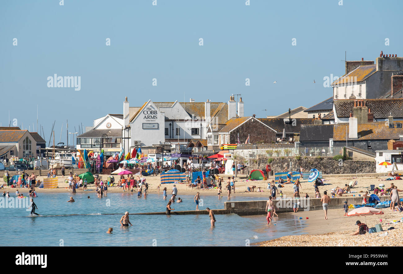 Lyme Regis, Dorset, Großbritannien. 15. Juli 2018. UK Wetter: Sehr heiß und sonnig St. Swithin's Day in Lyme Regis. Ein weiterer sprudelnden heißen Morgen in Lyme Regis. Die glühend heiße Temperaturen sind die Temperaturen wieder auf 30 Grad in vielen Teilen des Vereinigten Königreichs heute contune wie die hitzewelle weiter. Credit: Celia McMahon/Alamy Leben Nachrichten. Stockfoto