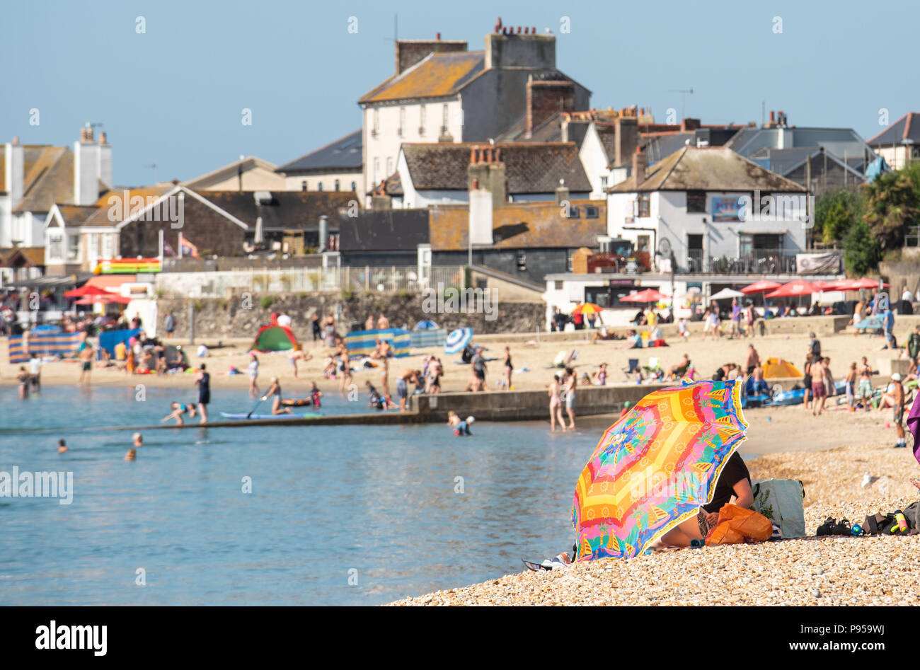 Lyme Regis, Dorset, Großbritannien. 15. Juli 2018. UK Wetter: Sehr heiß und sonnig St. Swithin's Day in Lyme Regis. Ein weiterer sprudelnden heißen Morgen in Lyme Regis. Die glühend heiße Temperaturen sind die Temperaturen wieder auf 30 Grad in vielen Teilen des Vereinigten Königreichs heute contune wie die hitzewelle weiter. Credit: Celia McMahon/Alamy Leben Nachrichten. Stockfoto