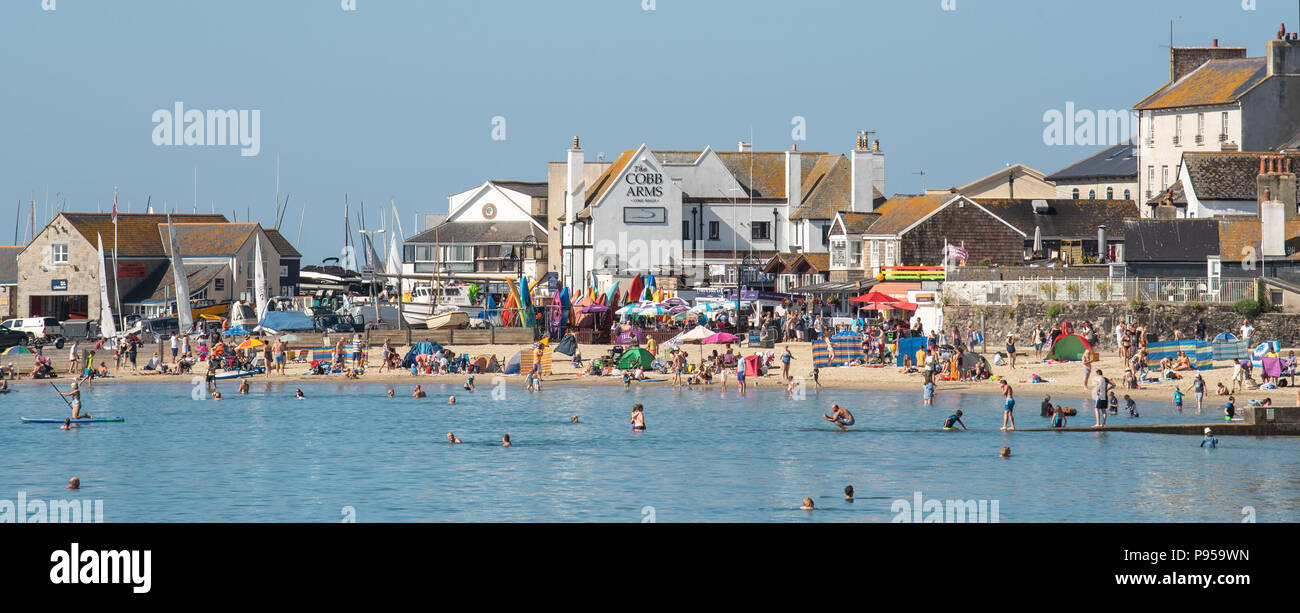 Lyme Regis, Dorset, Großbritannien. 15. Juli 2018. UK Wetter: Sehr heiß und sonnig St. Swithin's Day in Lyme Regis. Ein weiterer sprudelnden heißen Morgen in Lyme Regis. Die glühend heiße Temperaturen sind die Temperaturen wieder auf 30 Grad in vielen Teilen des Vereinigten Königreichs heute contune wie die hitzewelle weiter. Credit: Celia McMahon/Alamy Leben Nachrichten. Stockfoto