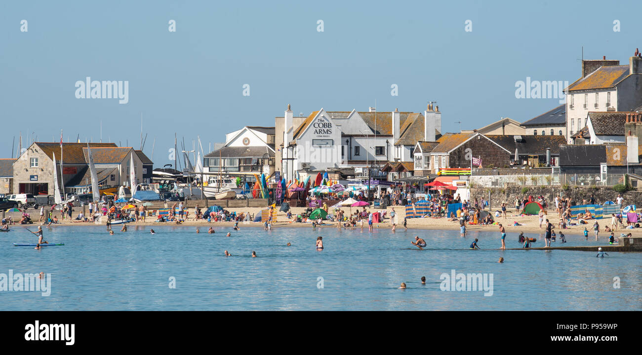 Lyme Regis, Dorset, Großbritannien. 15. Juli 2018. UK Wetter: Sehr heiß und sonnig St. Swithin's Day in Lyme Regis. Ein weiterer sprudelnden heißen Morgen in Lyme Regis. Die glühend heiße Temperaturen sind die Temperaturen wieder auf 30 Grad in vielen Teilen des Vereinigten Königreichs heute contune wie die hitzewelle weiter. Credit: Celia McMahon/Alamy Leben Nachrichten. Stockfoto