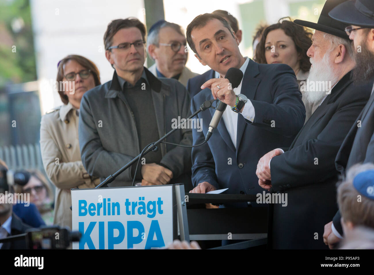 Berlin, Deutschland - Solidarität Kundgebung in Berlin unter dem Motto "Berliner Bären Kippa. Stockfoto