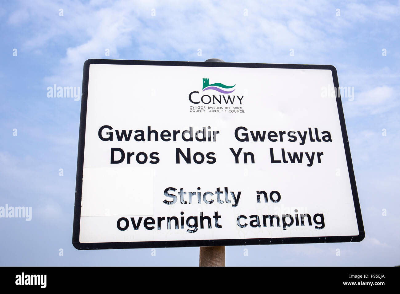 Streng keine Camping Übernachtung anmelden Llandulas North Wales UK Stockfoto
