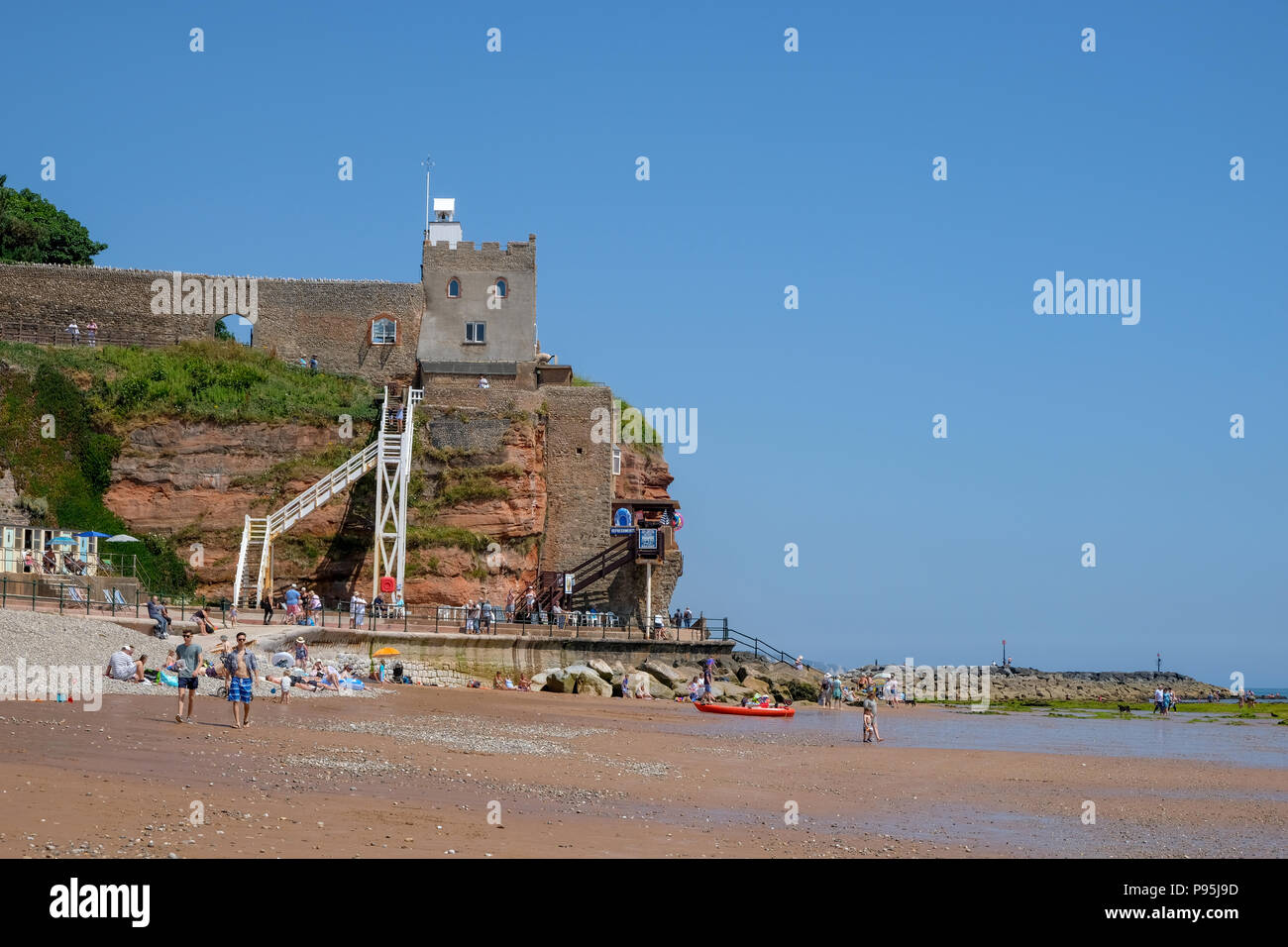 Jacob's Ladder und Uhrturm, und alten Kalkofen, das heute ein Café und einen Aussichtspunkt westlich von Sidmouth, East Devon, Großbritannien Stockfoto
