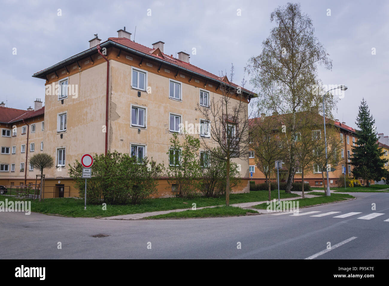 Haus der Wohnungen in Roznov pod Radhostem Stadt in Südböhmen in der Tschechischen Republik Stockfoto