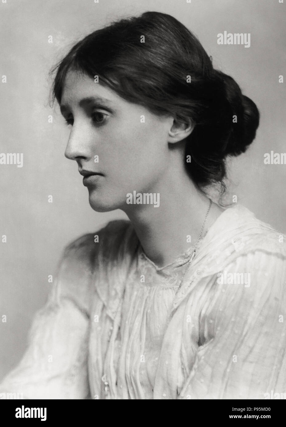 Portrait von Virginia Woolf (25. Januar 1882 und dem 28. März 1941), ein britischer Autor und feministische, mit ihren Chignon. 1902 Stockfoto