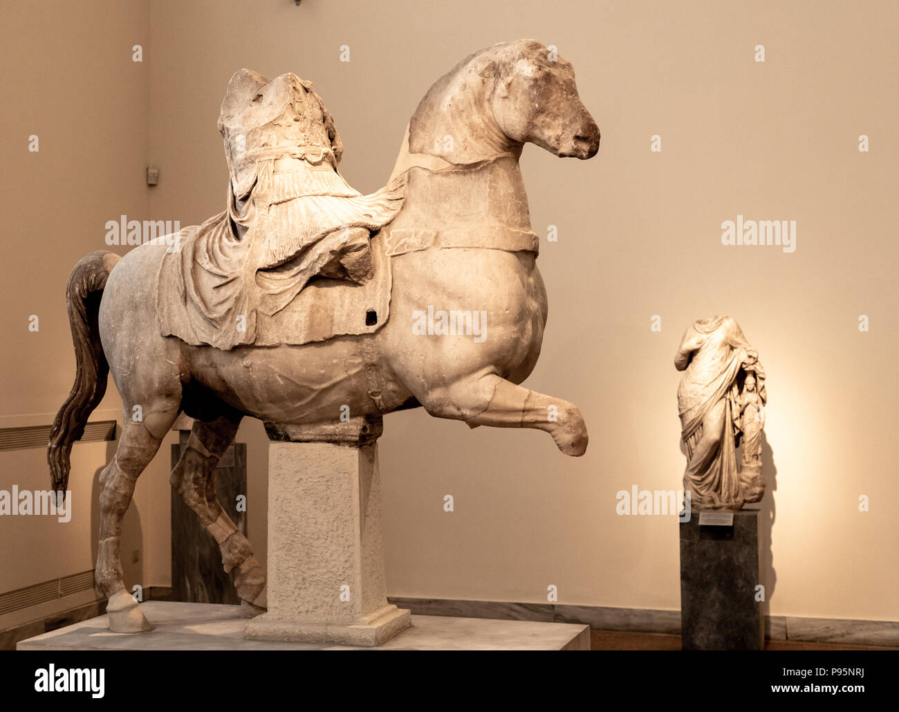 Equestrian Officer trägt ein Mieder, parischem Marmor, gefunden in Milos, 100 v. Chr.. Stockfoto