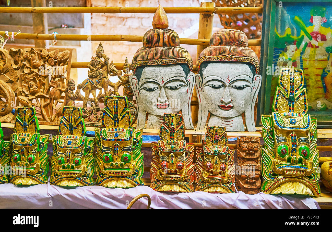 Die bunten geschnitzte Masken der birmanischen Daemon - König Tosakan im Markt der Inn Thein Dorf ausgeht, Inle Lake, Myanmar. Stockfoto