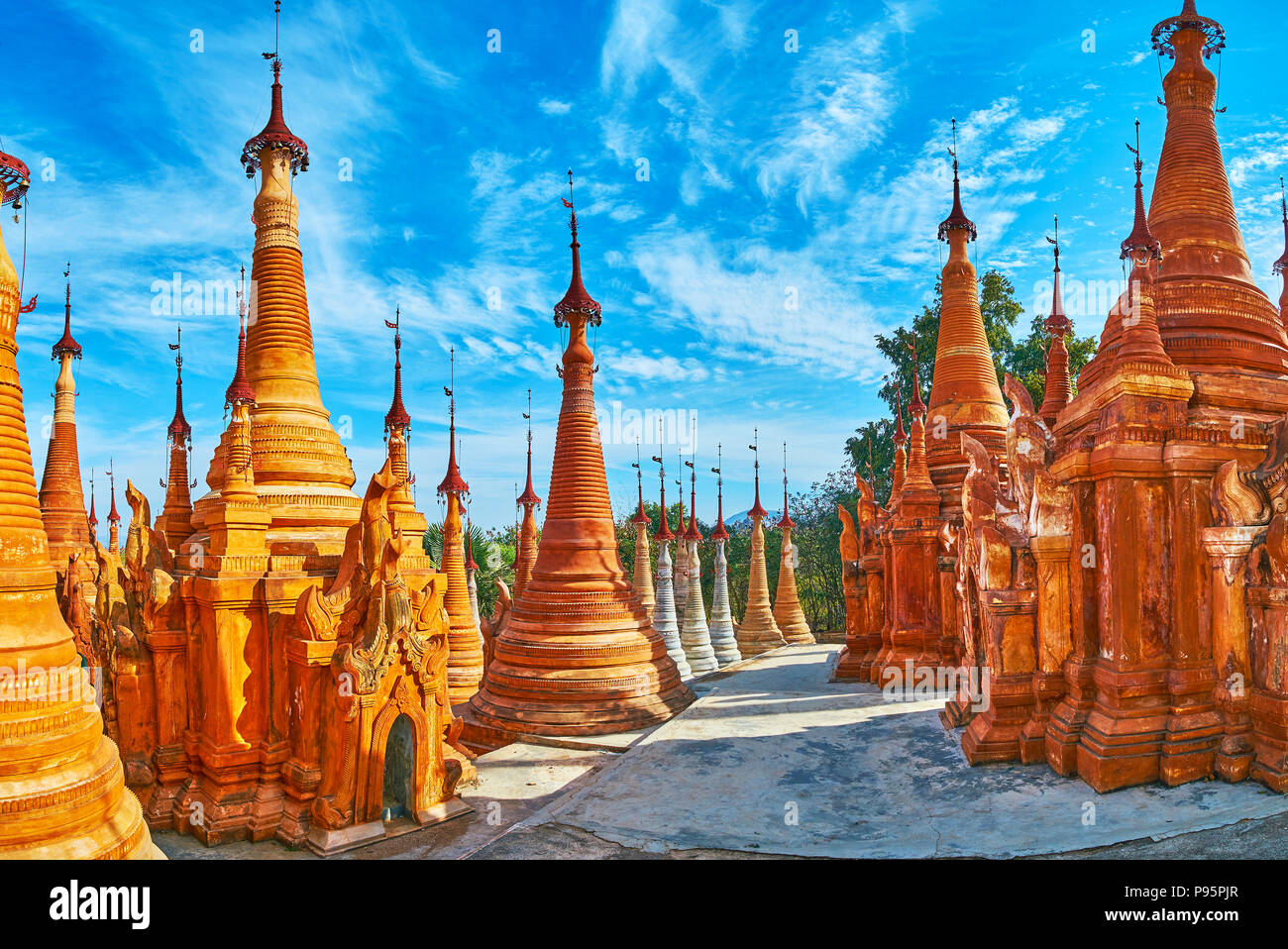 Nyaung Ohak archäologische Stätte ist das perfekte Beispiel für alte Buddhistische architektonischen Tradition von Taunggyi region Inn Thein (indein) Dorf, Mya Stockfoto Nyaung Ohak archäologische Stätte ist das perfekte Beispiel für alte Buddhistische architektonischen Tradition von Taunggyi region Inn Thein (indein) Dorf, Mya Stockfoto