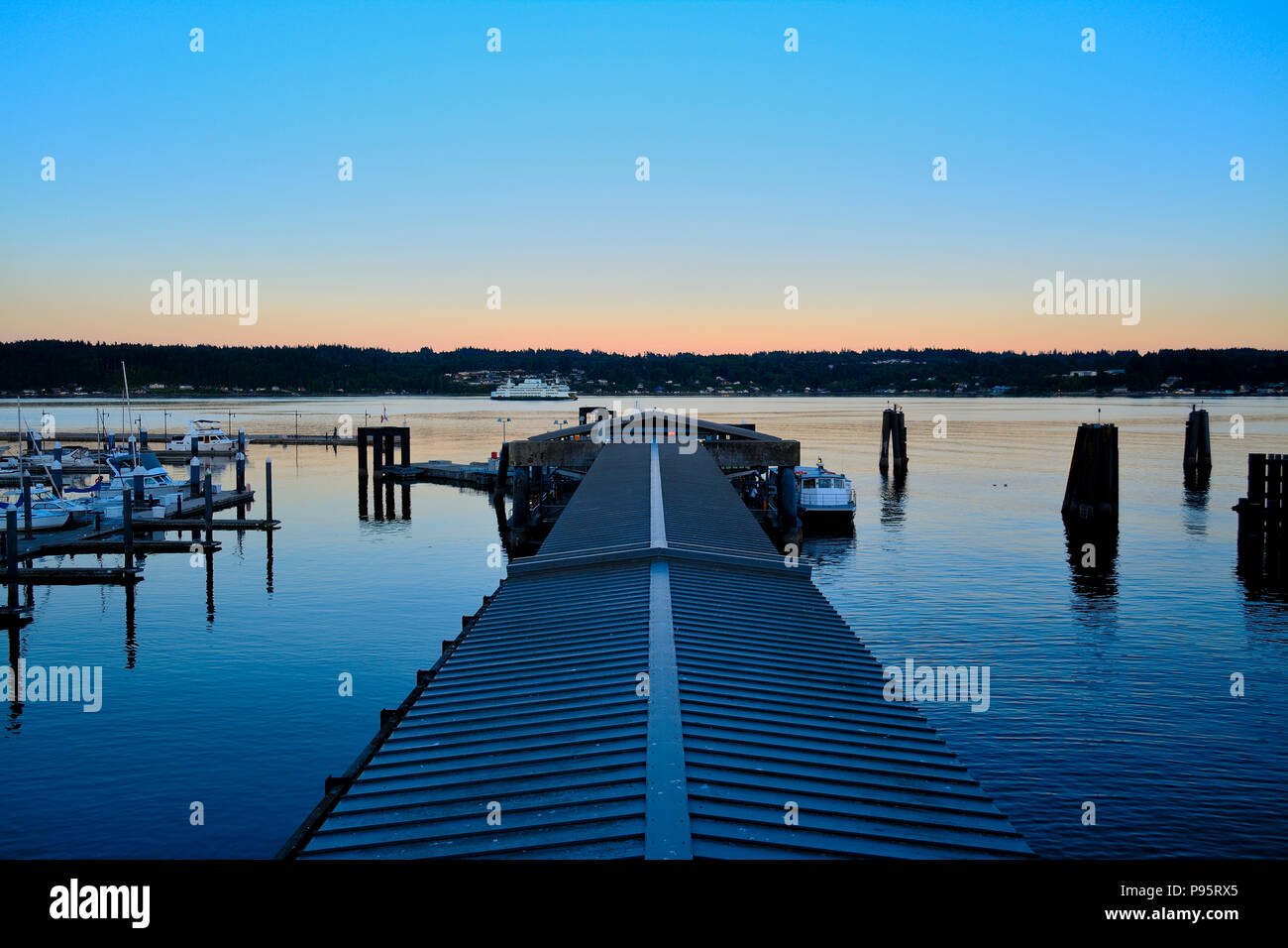 Eine Fähre Ansätze nach Bremerton Fähranleger Stockfoto