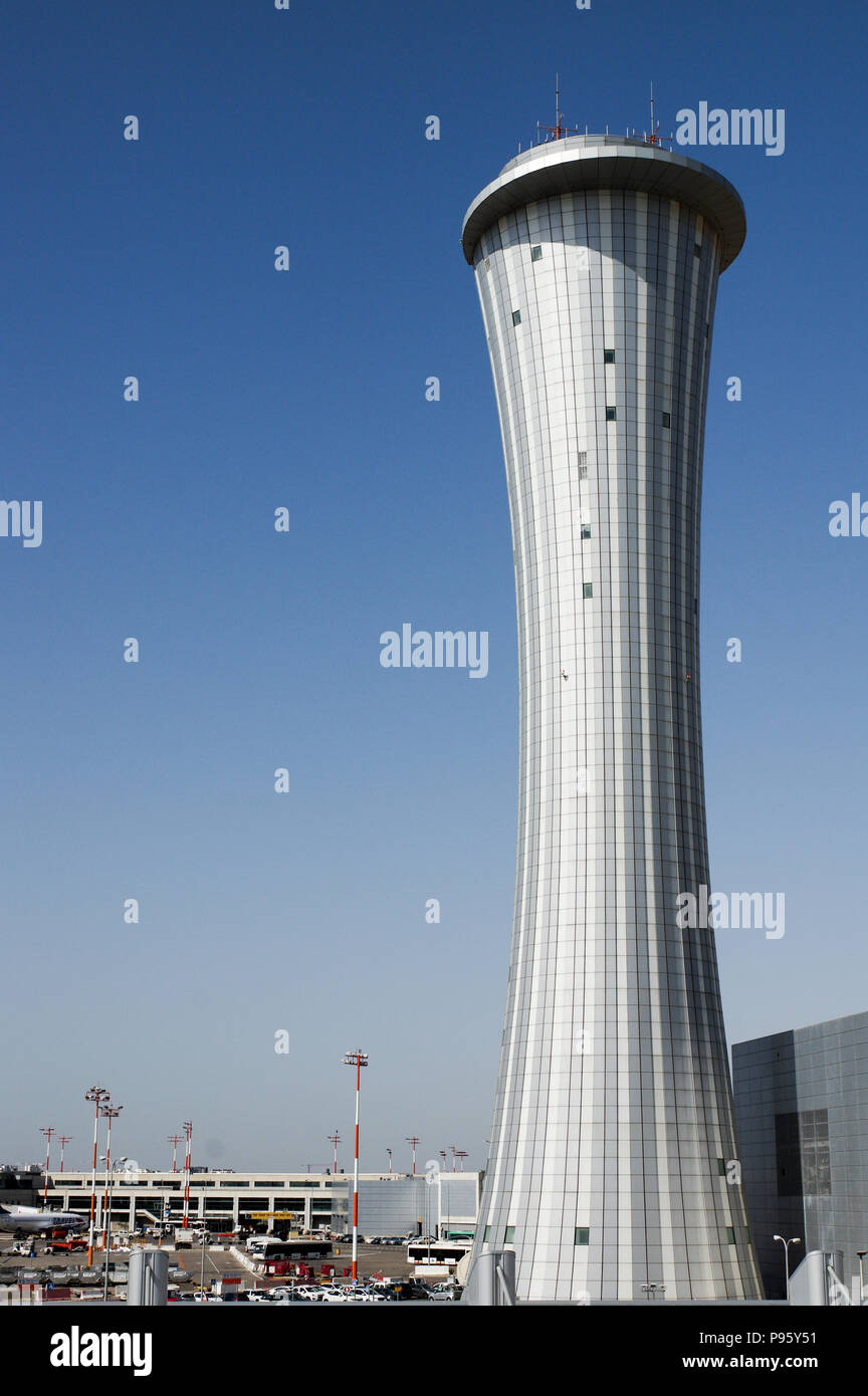 Stand der Technik control tower am Ben-Gurion-Flughafen in Tel Aviv, Israel Stockfoto