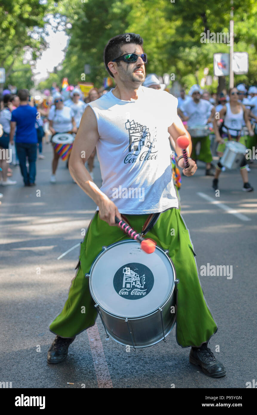 Madrid, Spanien, 7. Juli 2018. Gay Pride Parade mit Teilnehmern in Paseo del Prado, 7. Juli 2018, Madrid. Stockfoto