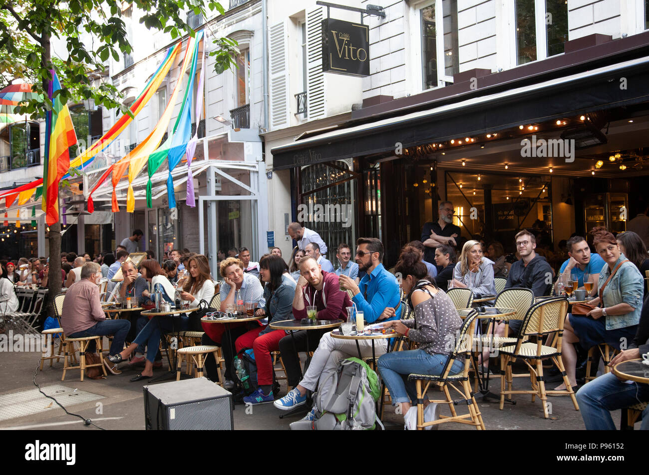 Cafés an der Rue Des Archives, Paris, Frankreich Stockfoto
