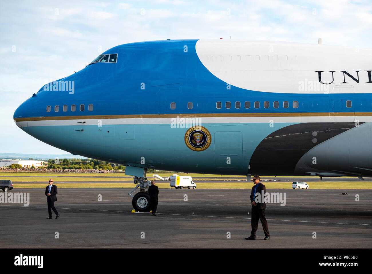 Flughafen Prestwick, Schottland, Großbritannien. 13. Juli, 2018. Präsident Donald Trump kommt auf Air Force One auf dem Flughafen Prestwick, Ayrshire vor einem Wochenende an Stockfoto