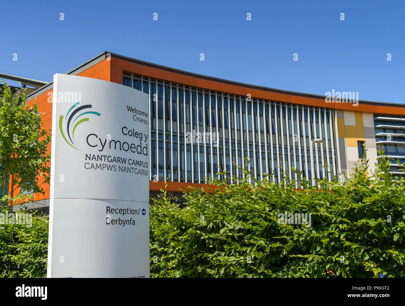 Zeichen außerhalb des Nantgarw campus Gebäude von Coleg y Cymoedd Stockfoto