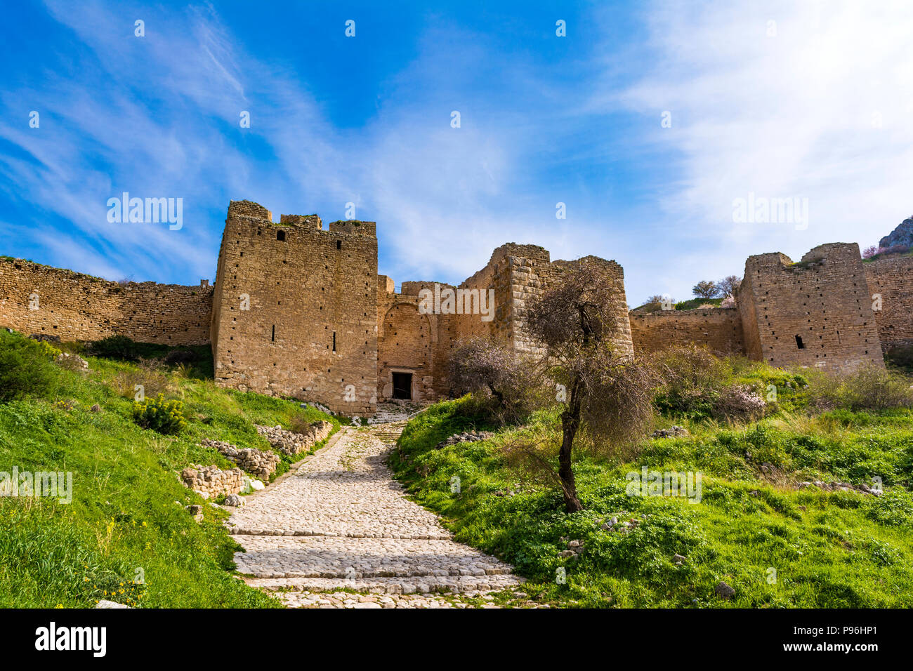 Schloss von Acrocorinth, Obere Korinth, die Akropolis des antiken Korinth, Griechenland. Stockfoto