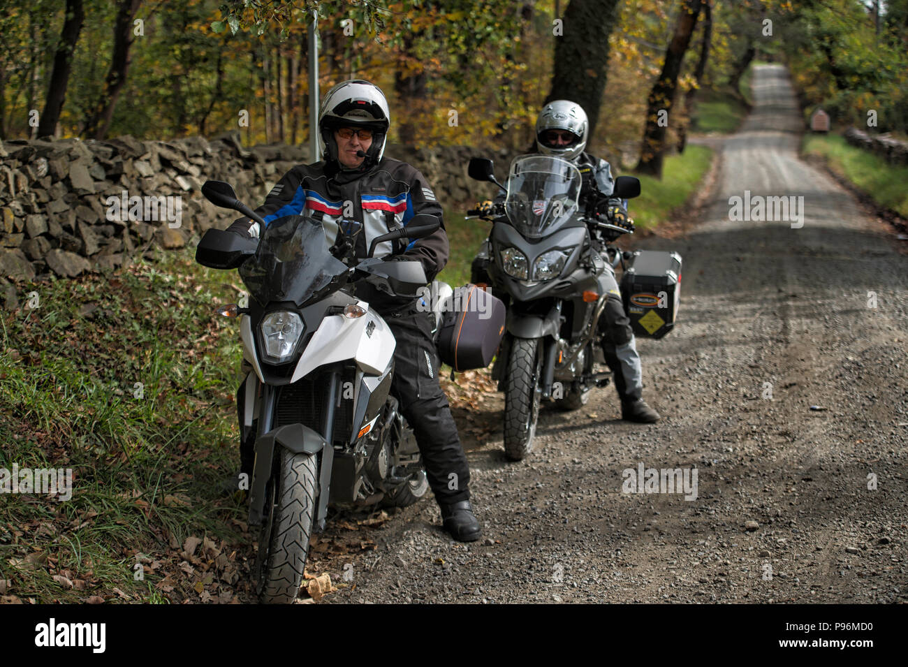 UNITED STATES - Oktober 28, 2017: Motorradfahrer machen Sie eine Pause, da Sie einige der Hunderte von Meilen in den historischen Straßen der westlichen Loudoun fahren. T Stockfoto