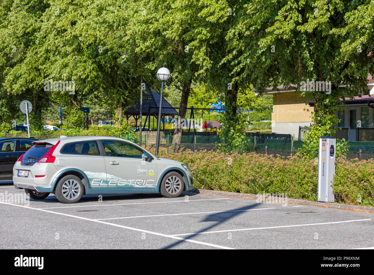 Auch, Schweden - 15. JULI 2018: Elektrische Volvo auto Elektroauto Ladestation geparkt Stockfoto