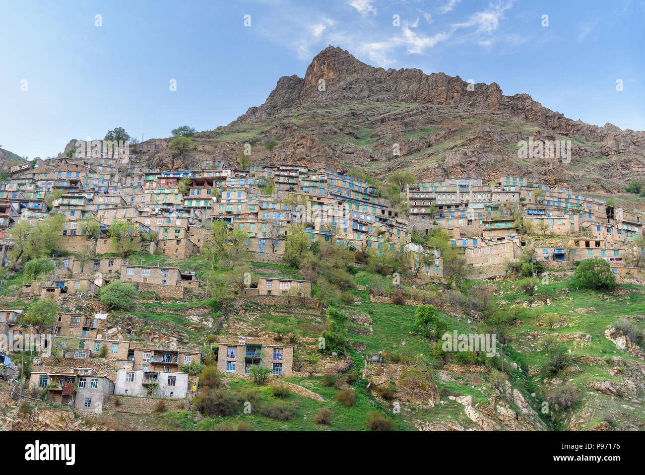 Blick auf Dorf- oder Howraman Uraman Takht in Zagros Berge. Provinz Kurdistan, Iran. Stockfoto