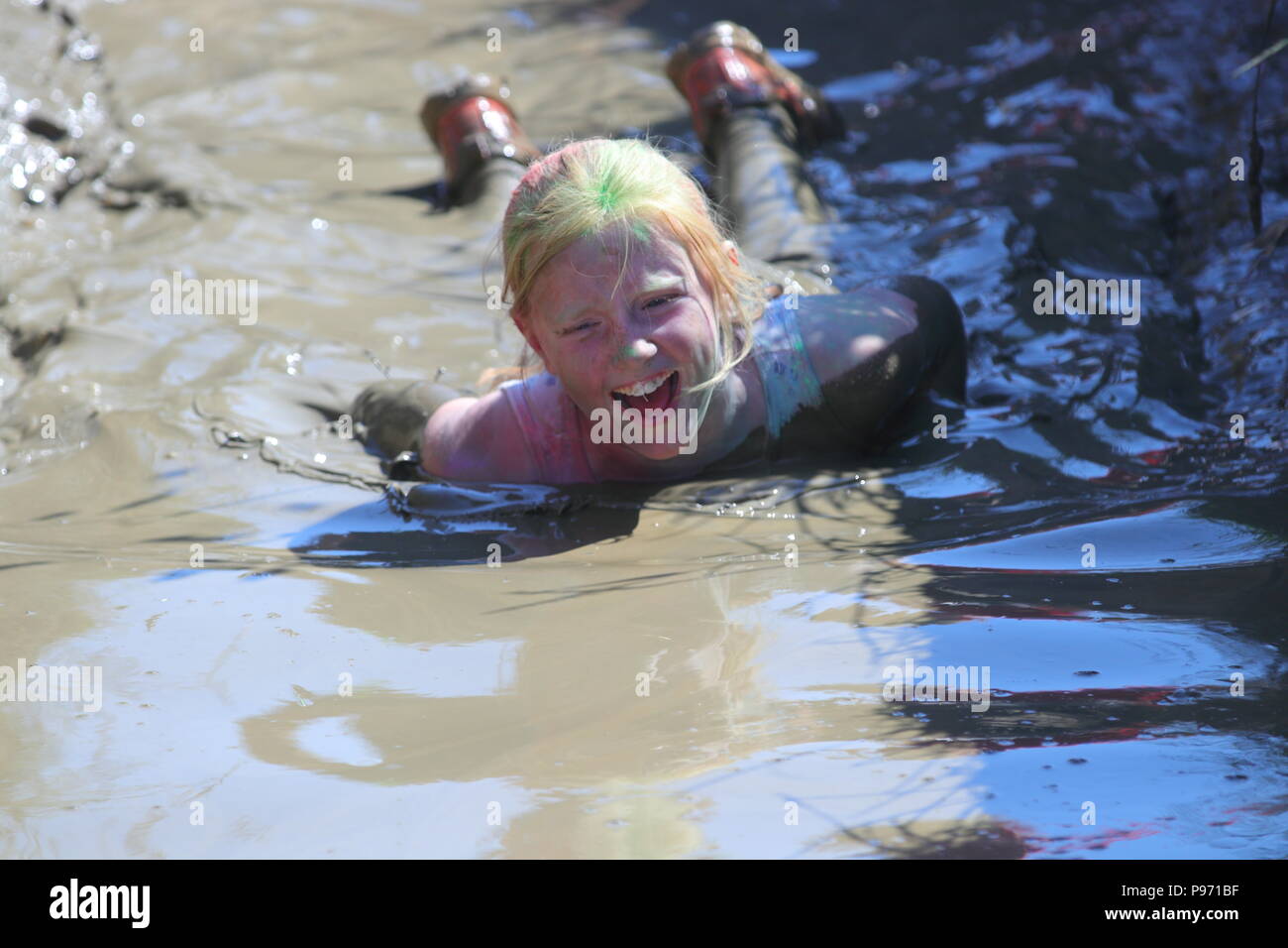 Girl Covered In Mud Stockfotos und bilder Kaufen Alamy