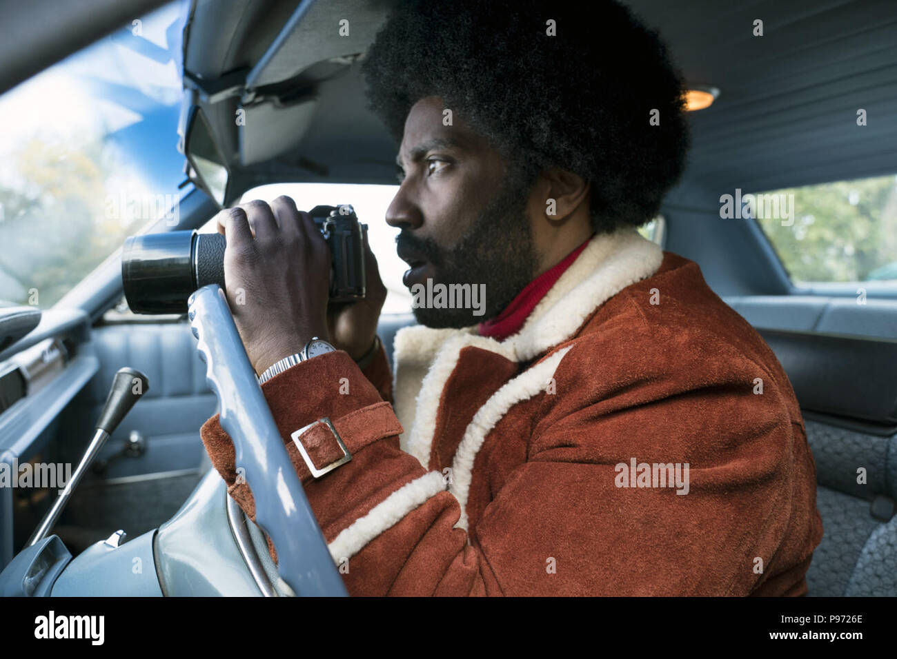 BlacKkKlansman ist ein 2018 amerikanischen Verbrechen Komödie - Drama Film Co-geschrieben und von Spike Lee geleitet, basierend auf dem Buch Schwarz Klansman von Ron Stallworth. Der Film stars John David Washington, Adam Treiber, Laura Harrier und Topher Grace. Dieses Foto ist nur für den redaktionellen Gebrauch bestimmt und unterliegen dem Copyright der Film Company und/oder der Fotograf durch den Film oder die Produktion Firma zugewiesen und kann nur reproduziert durch Veröffentlichungen im Zusammenhang mit der Förderung der oben genannten Film. Eine obligatorische Gutschrift auf dem Film Firma ist erforderlich. Der Fotograf sollte auch angerechnet werden, wenn bekannt. Stockfoto