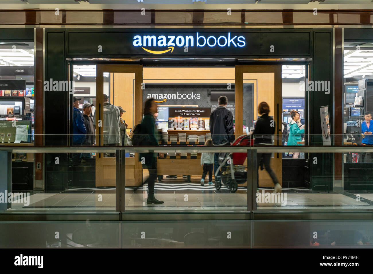 Die Leute, die die Bücher Amazon Store Stockfoto