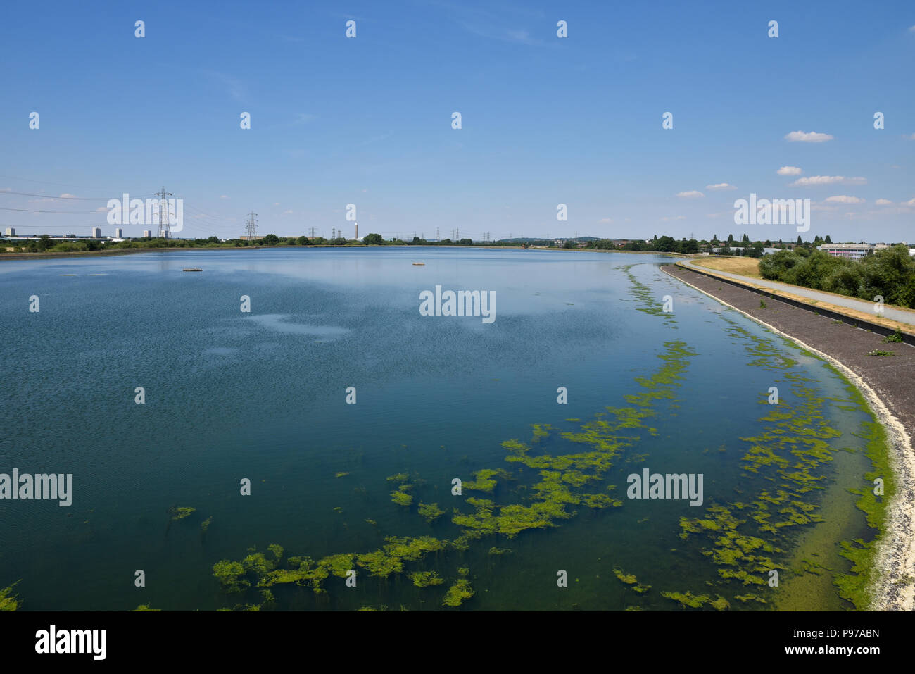 Walthamstow Feuchtgebiete, London, UK. 15. Juli 2018. Einen warmen und sonnigen Tag der Stauseen in Walthamstow Feuchtgebiete. Quelle: Matthew Chattle/Alamy leben Nachrichten Stockfoto