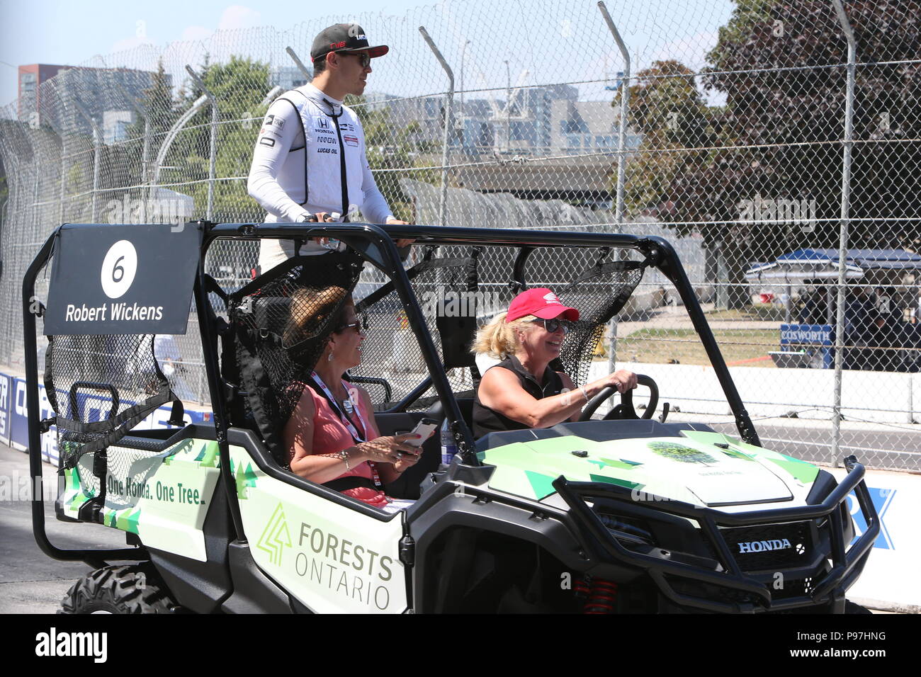 Toronto, Kanada. 15. Juli 2018. ToroDay 3 am Honda Indy in Toronto, Ontario, Kanada. Scott Dixon (9) gewinnt das Honda Indy nach führenden für 49 Runden. Simon Pagenaud (22) 2. und Robert Wickens (6) beendet 3. Credit: Lukas Durda/Alamy leben Nachrichten Stockfoto Toronto, Kanada. 15. Juli 2018. ToroDay 3 am Honda Indy in Toronto, Ontario, Kanada. Scott Dixon (9) gewinnt das Honda Indy nach führenden für 49 Runden. Simon Pagenaud (22) 2. und Robert Wickens (6) beendet 3. Credit: Lukas Durda/Alamy leben Nachrichten Stockfoto