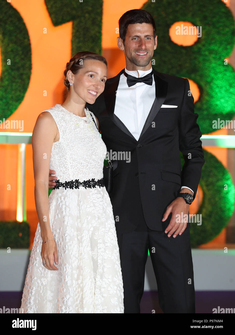 Novak Djokovic Und Frau Jelena Kommen An Der Champions Abendessen In Der Guildhall In London Ist Stockfotografie Alamy