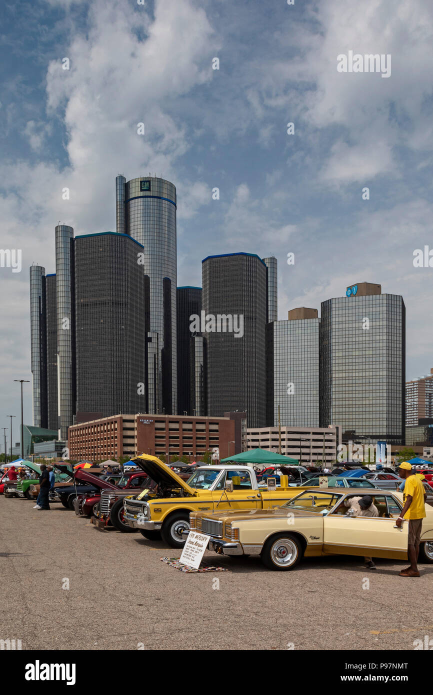 Detroit, Michigan - Eine antike und Custom Car Show, die durch die Detroit Police Department gefördert, in der Nähe der Hauptsitze von General Motors in der Renaissance C Stockfoto