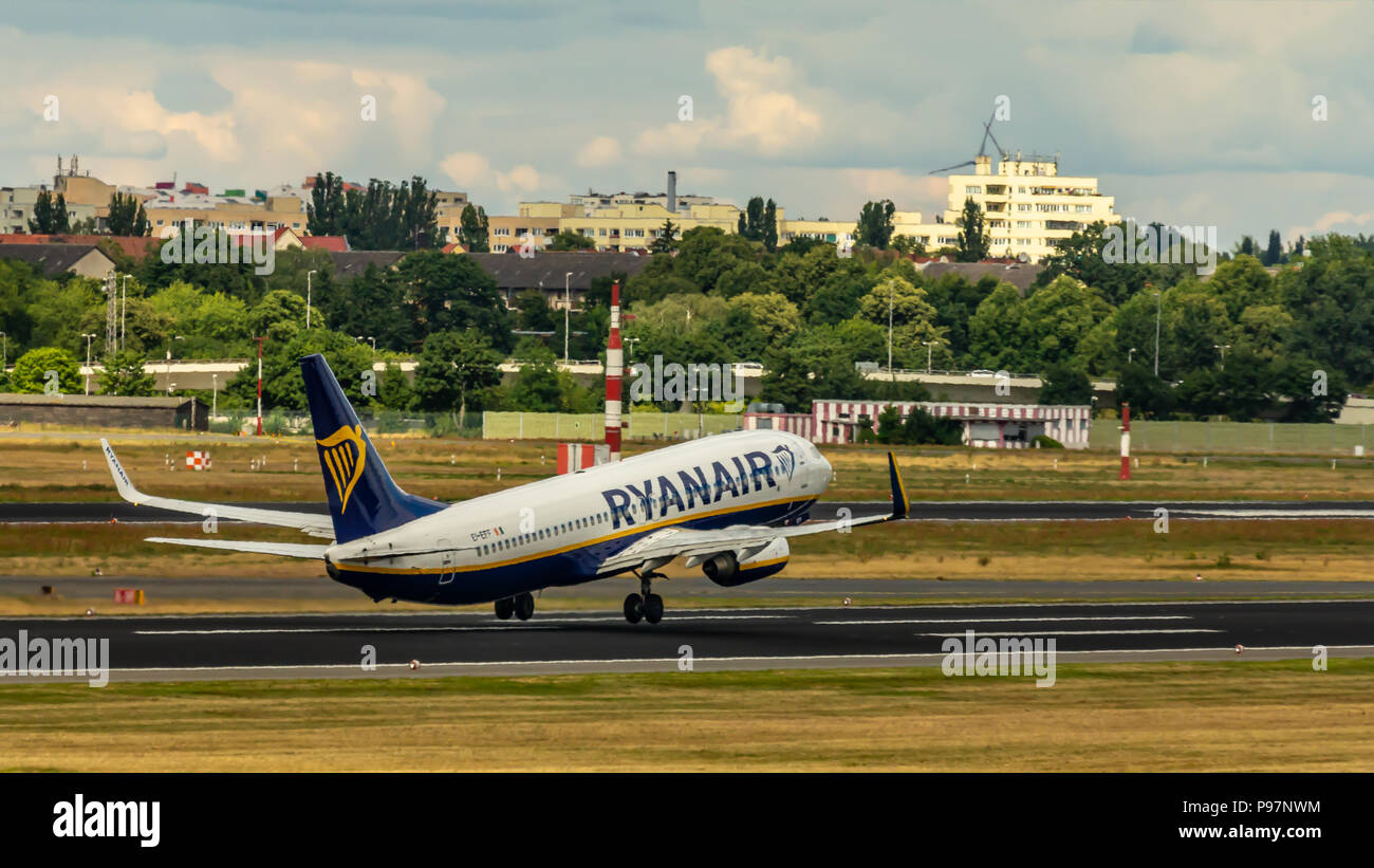 Berlin, Deutschland, 01.07.2018: Ryanair Boeing 737 von Flughafen Tegel fliegen Stockfoto