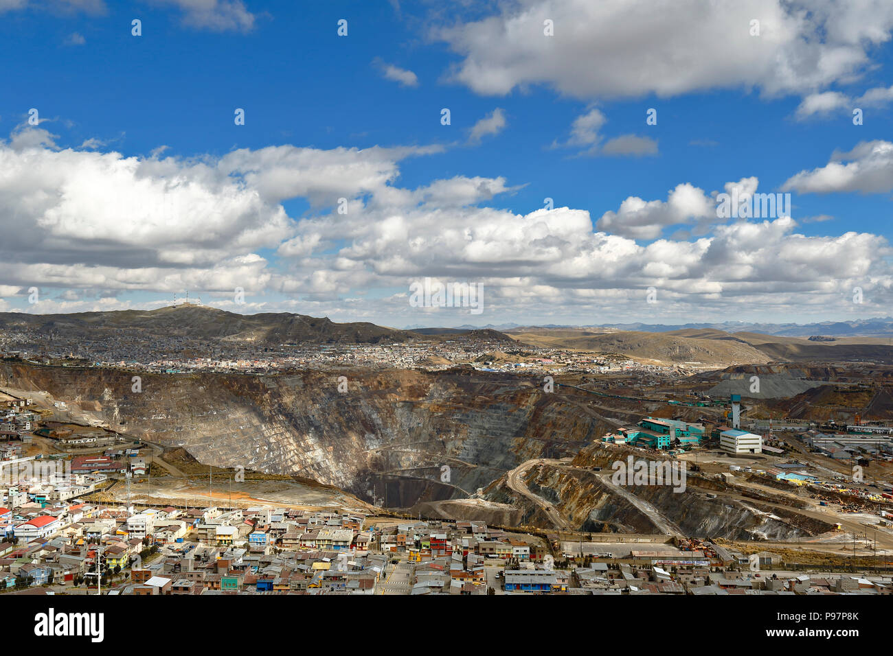 Vielen Dank pit' Raul Rojas' für die Bergbau- Betrieb in der Stadt des 'Cerro de Pasco Öffnen' Stockfoto