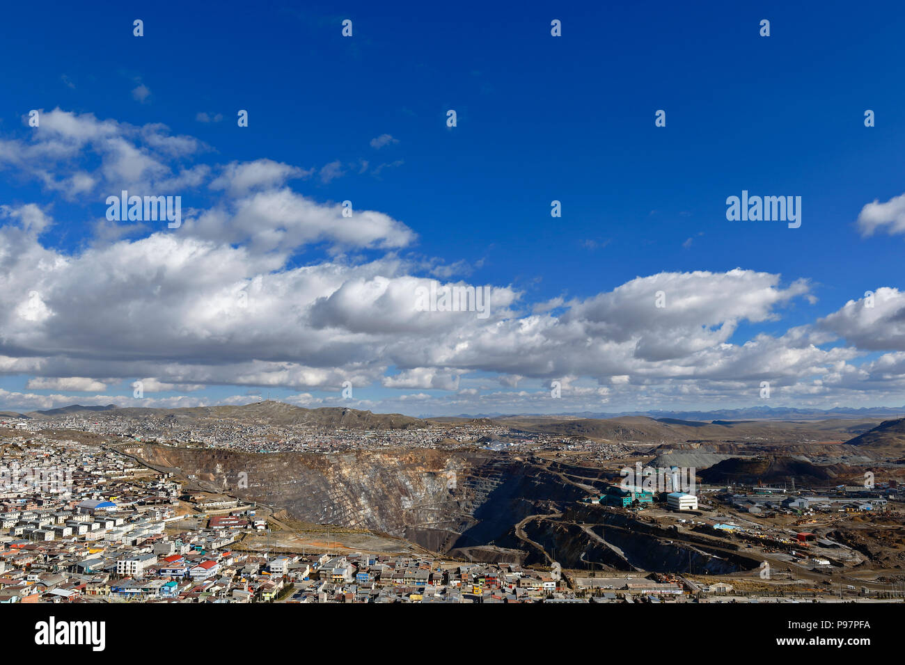Vielen Dank pit' Raul Rojas' für die Bergbau- Betrieb in der Stadt des 'Cerro de Pasco Öffnen' Stockfoto