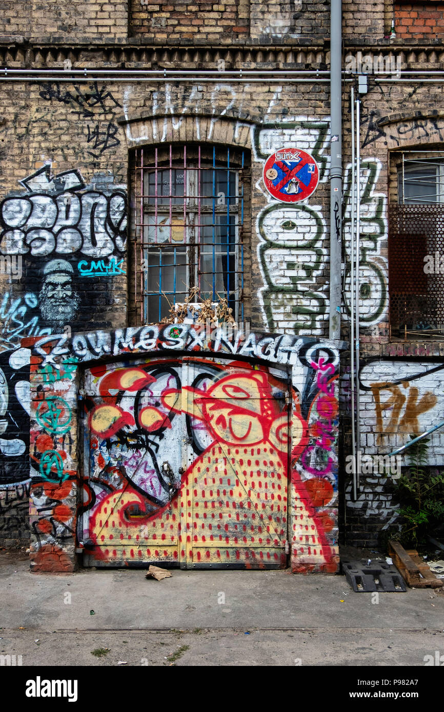 Berlin, Friedrichshain, RAW-Gelände historische ehemalige Zug Reparaturarbeiten Gebäude ist jetzt von der Kunst und Kultur Verein RAW-Tempel verwendet. Stockfoto