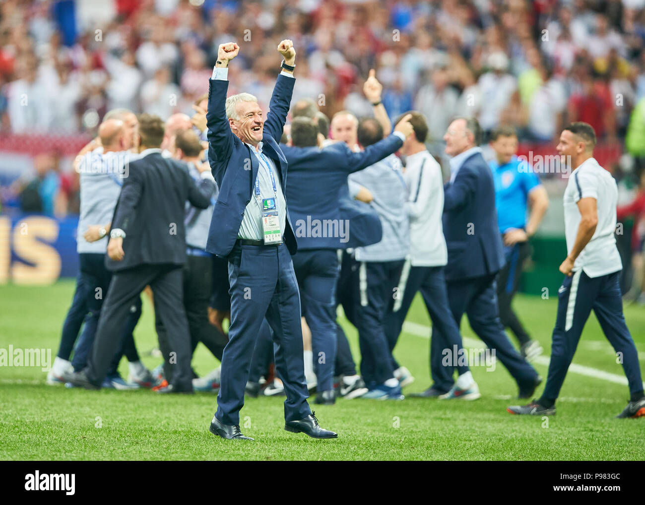 Moskau, Russland. 15. Juli 2018. Frankreich - Kroatien, Fußball, Moskau, 15. Juli 2018 Didier Deschamps, FRA Headcoach, Jubeln, Freude, Emotionen, feiern, lachen, Jubeln, Jubeln, reißt die Arme, ballte die Faust, Frankreich - Kroatien 4-2 FUSSBALL FIFA WM 2018 Russland, Endgültige, Saison 2018/2019, 15. Juli 2018 in Luzhniki Stadion Moskau, Russland. © Peter Schatz/Alamy leben Nachrichten Stockfoto