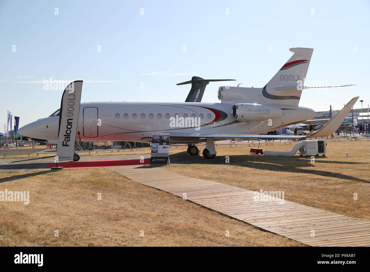 Farnborough, Großbritannien. 16. Jul 2018. Am ersten Tag der Farnborough International Airshow 2018 Besucher kommen die neuesten Flugzeuge und Innovationen zu sehen und mit Herstellern aus der ganzen Welt treffen. Über hunderttausend Besucher in die weltweit größte Messe für kommerzielle und militärische Flugzeuge erwartet. Quelle: Uwe Deffner/Alamy leben Nachrichten Stockfoto