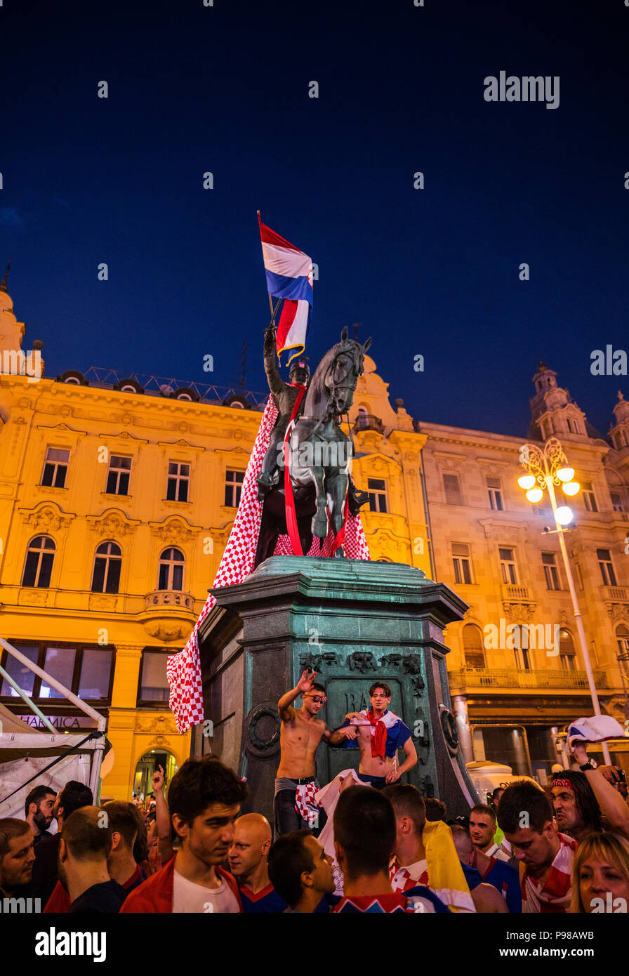 Zagreb, Kroatien, Sonntag, Juli 15, 2018, Kroaten feiern den zweiten Platz, silberne Medaille, von der Fußball WM 2018, Russland Quelle: Nino Marcutti/Alamy leben Nachrichten Stockfoto