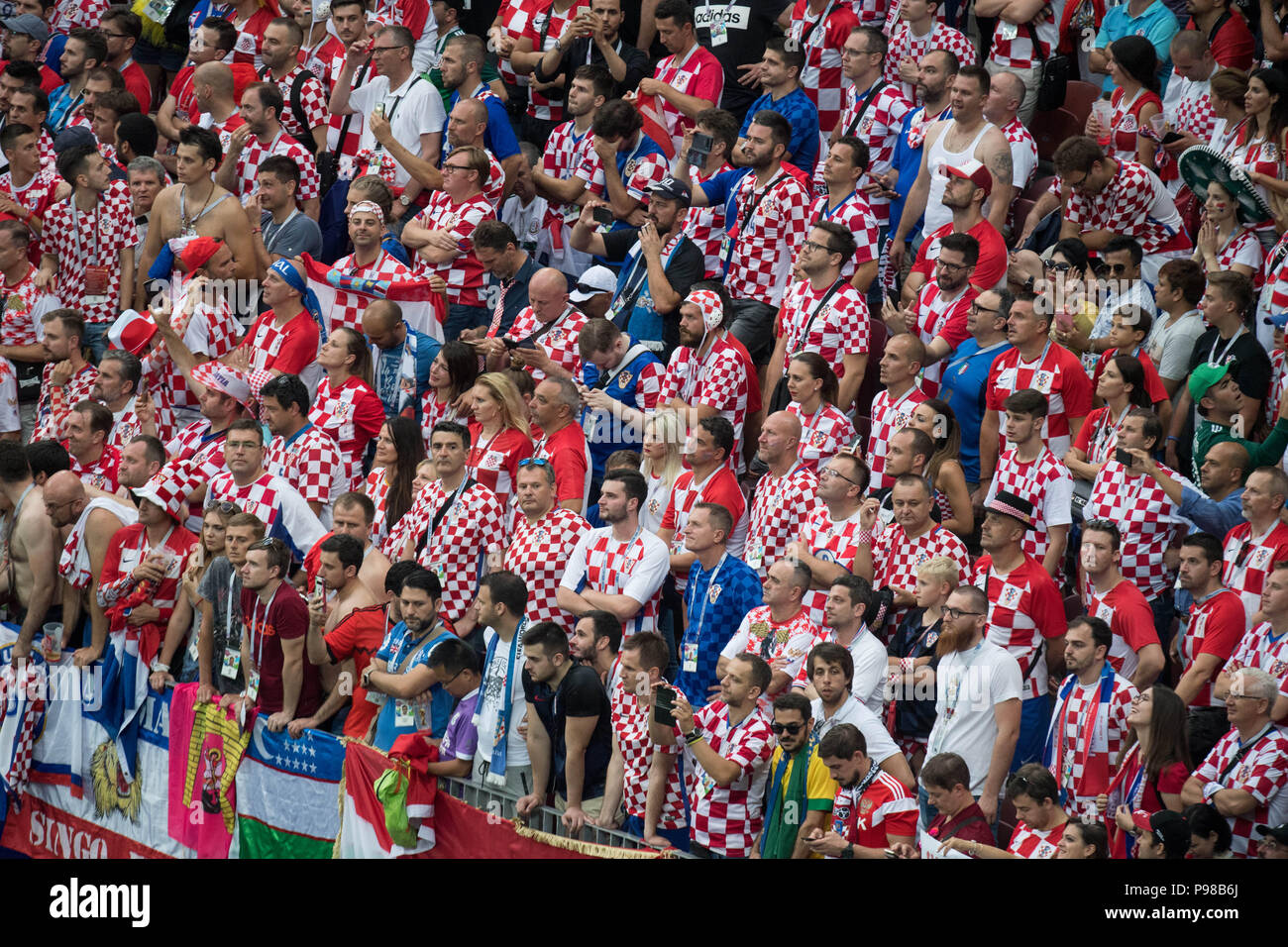 Moskau, Russland. 16. Juli 2018. Die kroatische Fans sind enttäuscht,  enttäuscht, enttäuscht, enttäuscht, traurig, frustriert, frustriert, spät -  aufging, Ventilator, Zuschauer, Fans, Anhänger, Frankreich (FRA) - Kroatien  (CRO) 4:2, Finale, Spiel 64,