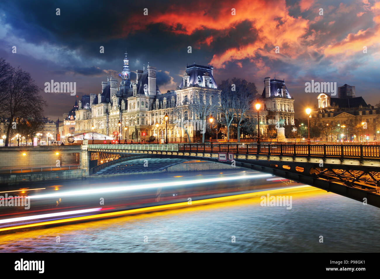 Rathaus von Paris in der Nacht - Hotel de Ville Stockfoto