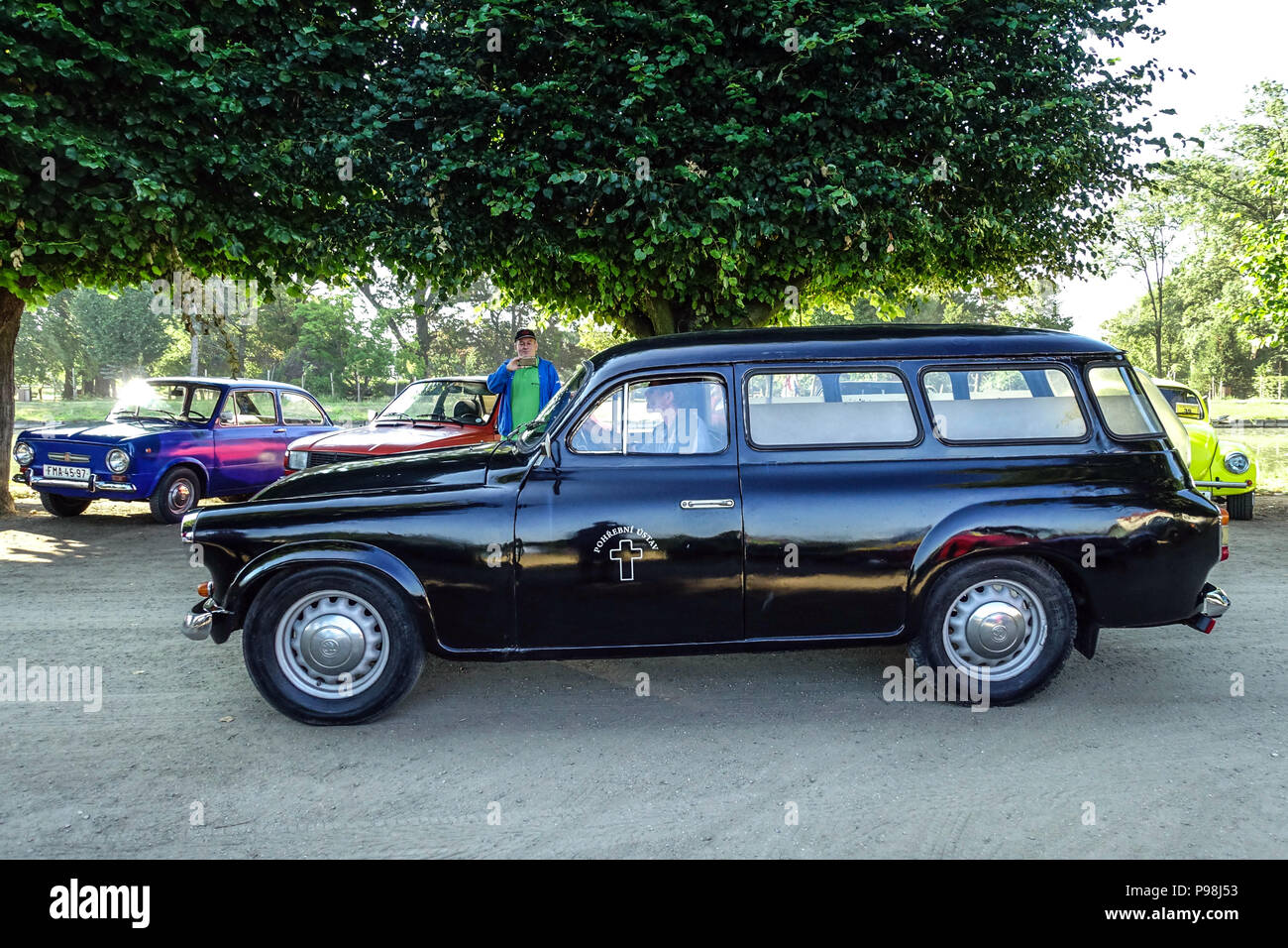 skoda-1202-octavia-combi-bestattungswagen-die-sechziger-oldtimer