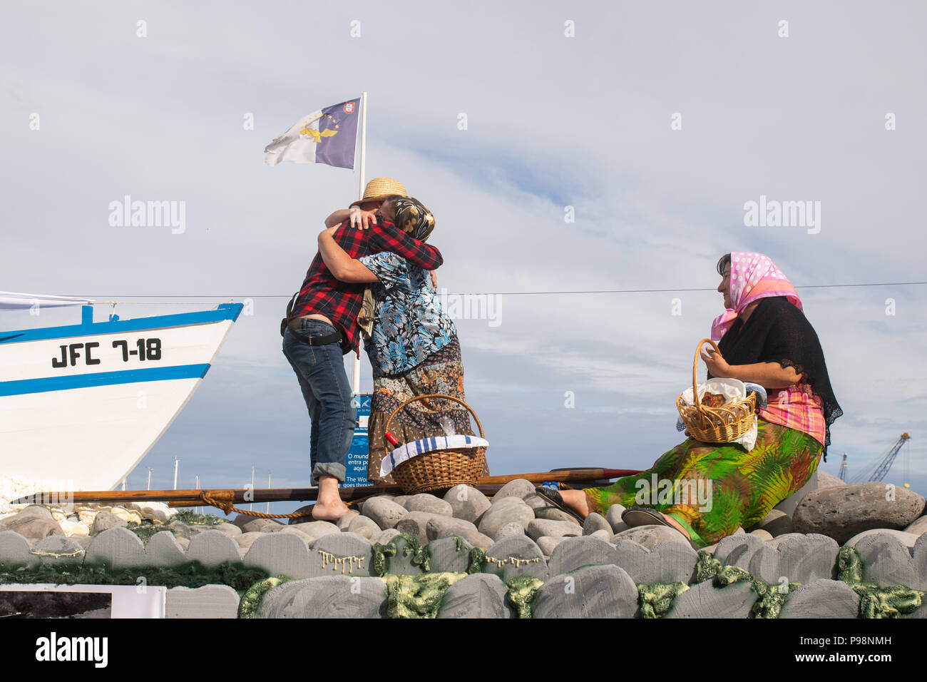 Ponta Delgada, Azoren, Portugal - 07/07/2018 - Vila das capelas Darstellung der Rückkehr Fischer aus dem Meer - Göttliche Heilige Geist Feier Stockfoto