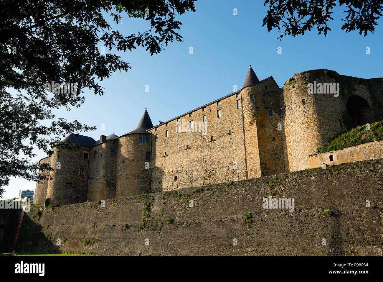 Burg Sedan, vor Ort als Château Fort de Sedan bekannt, in den Ardennen, Frankreich. Stockfoto