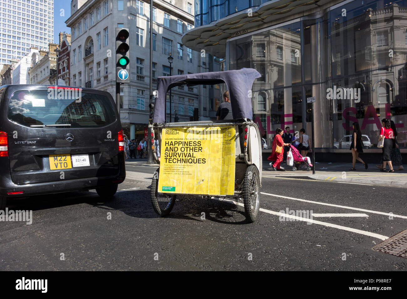 Glück Rikscha (fahrradrikscha) in der Oxford Street, Westminster, London, UK Stockfoto